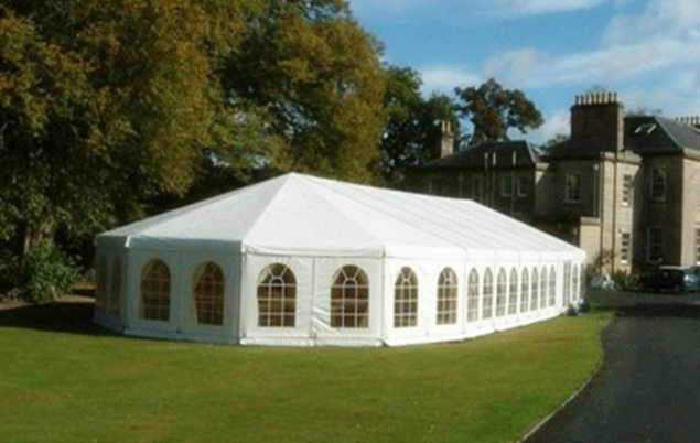 大型篷房的價格高嗎？