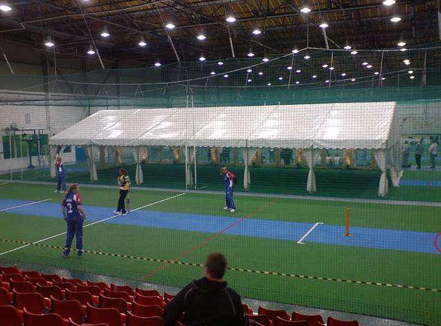 體育篷房在游泳館和溜冰場中有什么優(yōu)勢？